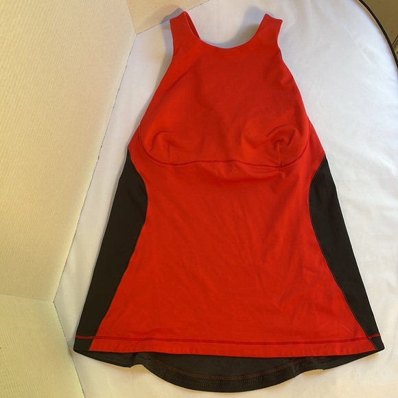 Lululemon spin it to win it tank top. Red and black. Size 8 - Picture 2 of 11